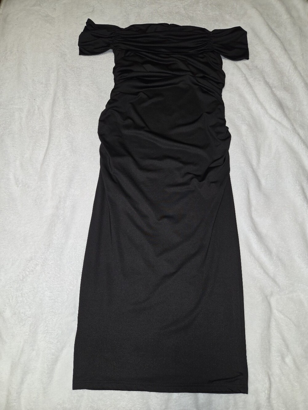 Classic Black Off-Shoulder Bodycon Dress